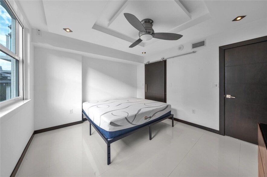 Building Photo - 31 SE 5th St