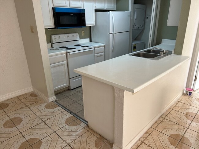 Building Photo - 3900 Woodchase Dr