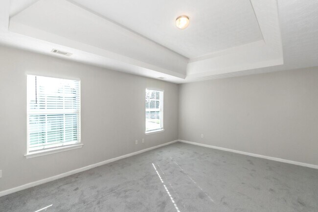 Building Photo - Impressive 4 bed, 2.5 bath Home.