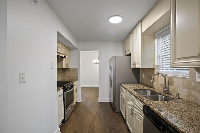 Building Photo - This stylish 4 bedroom, 2.5-bath rental is a true find!