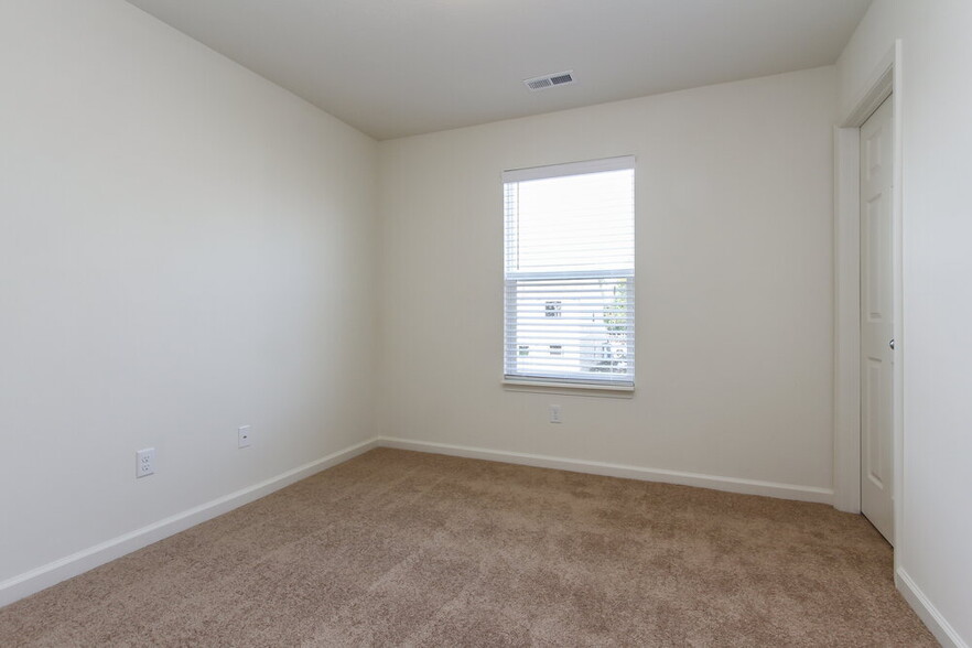 Building Photo - 8104 Grove Berry Way