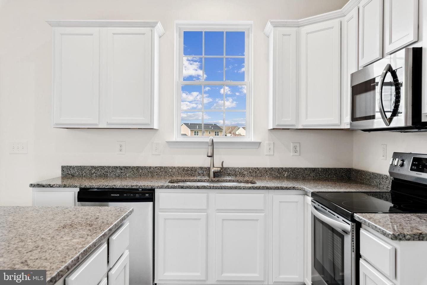 Building Photo - 3807 Castle Dr
