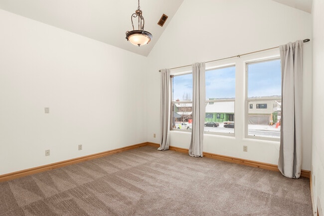 Building Photo - 211 Juniper Ct
