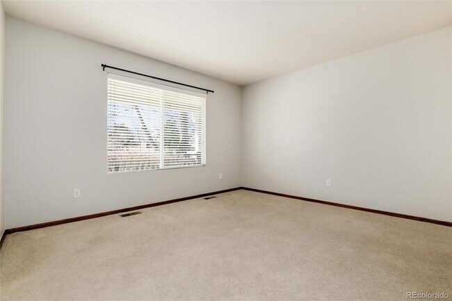 Building Photo - 9865 Falcon Ln