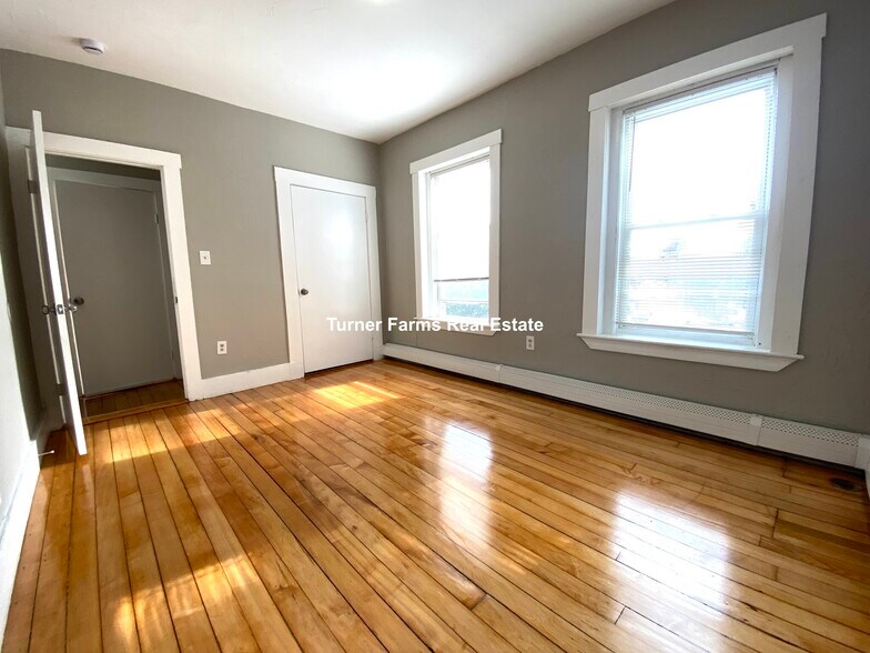 Building Photo - 270 Bowdoin St