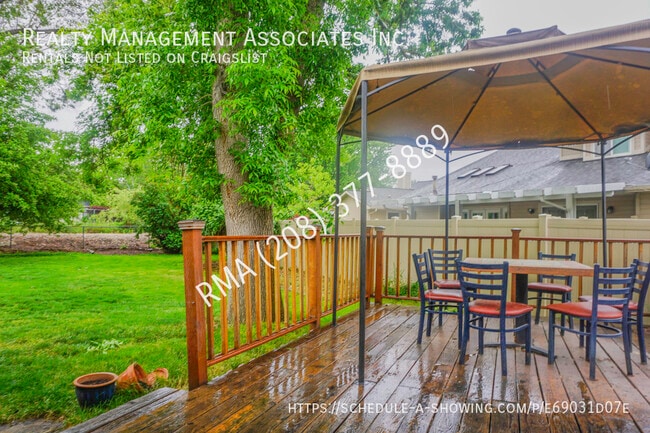 Building Photo - 1045 E Victory Rd