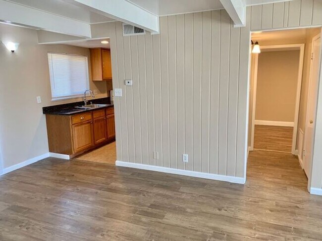 Building Photo - 4 bed 1.5 bath House in Richmond -- AVAILABLE NOW !!