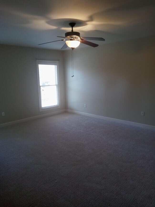Building Photo - 676 Hotchkiss Ln