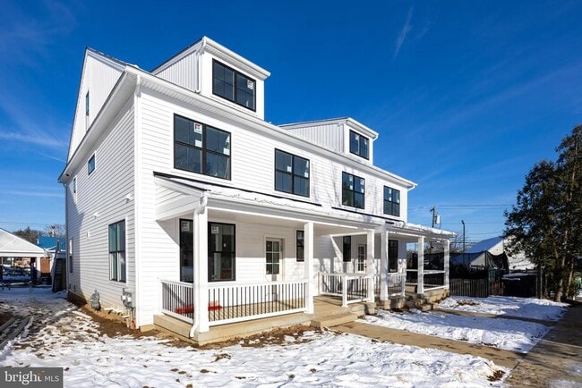 Building Photo - 453 E Franklin St