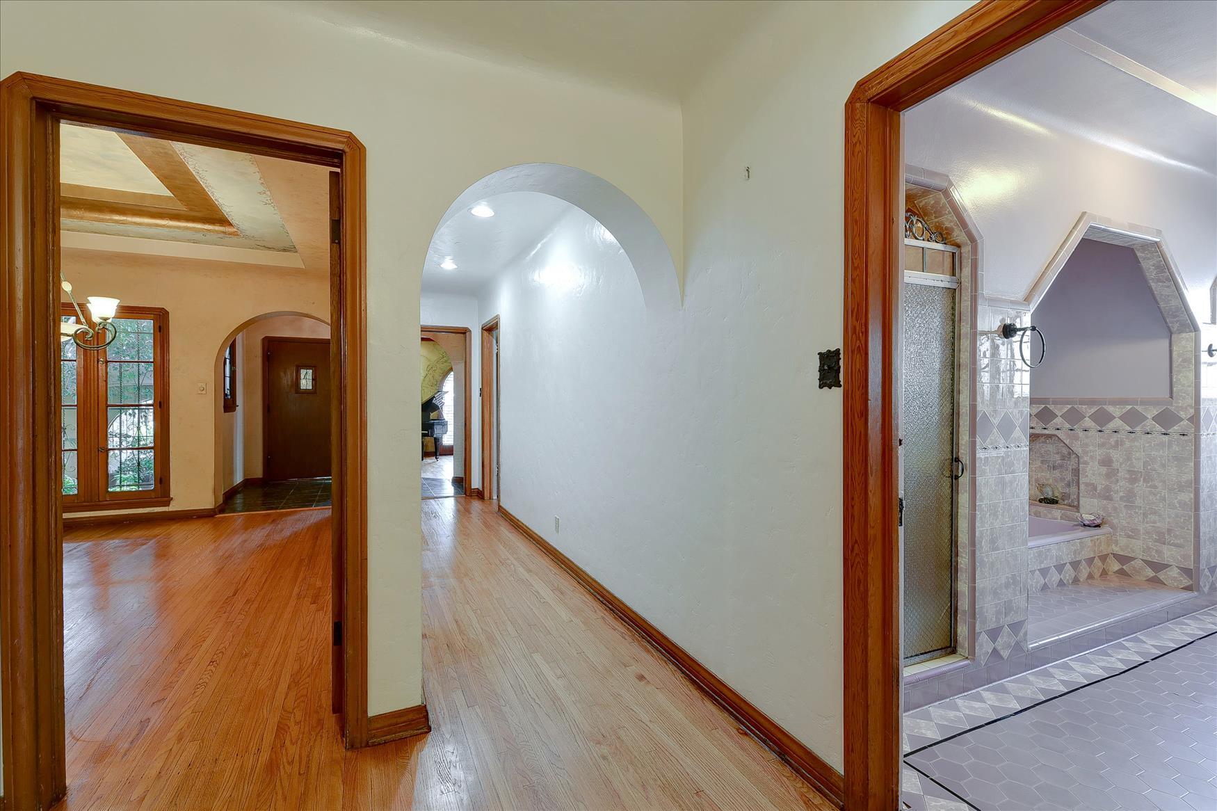 Building Photo - 1136 S Spaulding Ave