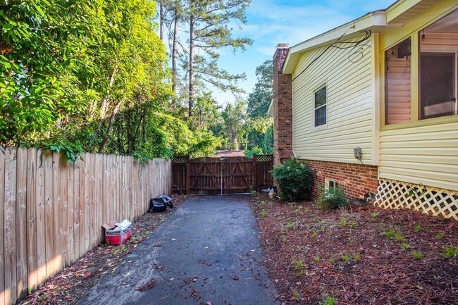 Building Photo - 948 Ficklen Rd