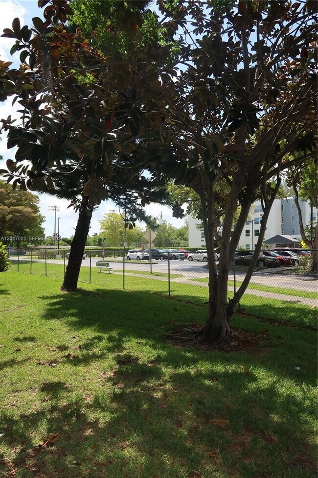 Building Photo - 10835 SW 112th Ave