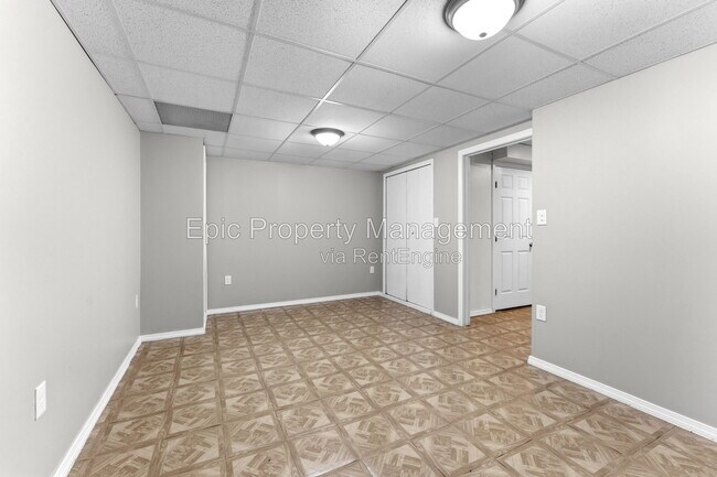 Building Photo - 473 N Hix Rd