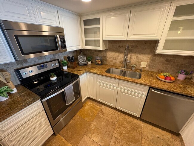 Building Photo - 7850 E Camelback Rd