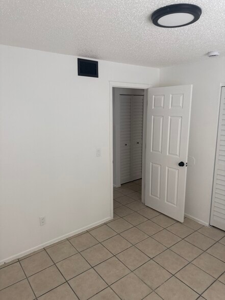 Building Photo - 909 E Humphrey St