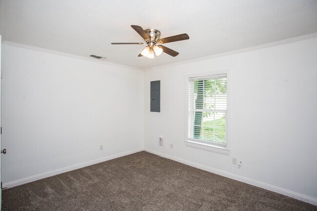Building Photo - Move-In Ready! Stunning Home with Modern U...