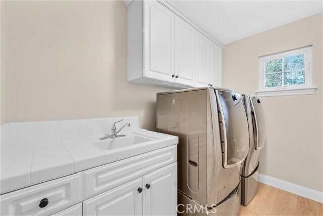 Building Photo - 31 Cezanne