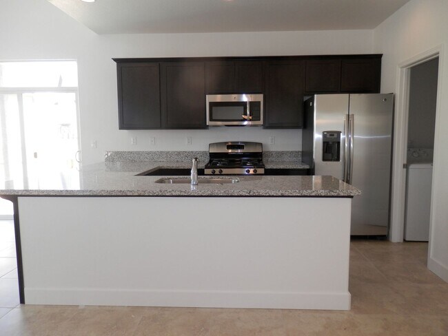 Building Photo - Fabulous home in a gated community with over 1500 sq ft, open floor plan, 3 bed, 2.5 bath