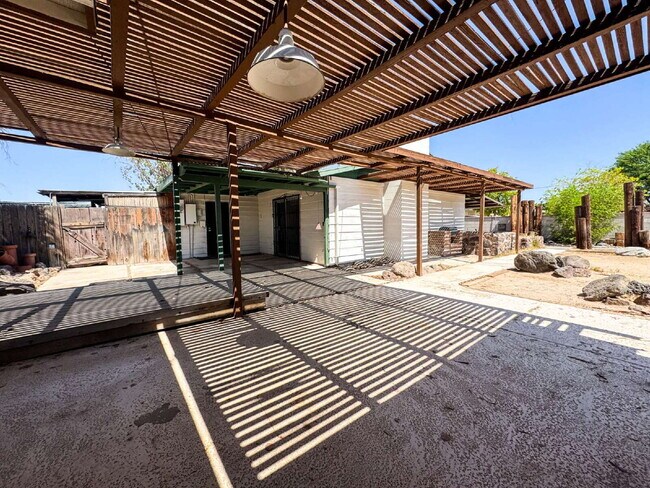 Building Photo - 1109 S 8th Ave