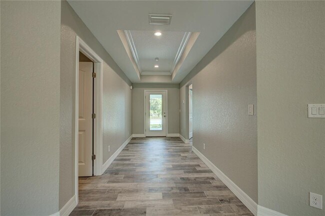 Building Photo - 129 Glades Dr