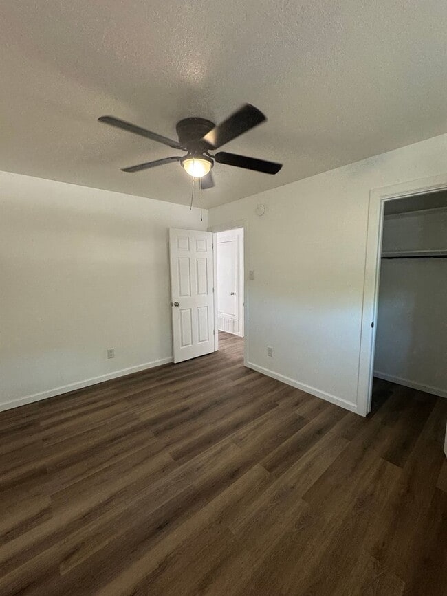 Building Photo - 304 Vassar Dr SE