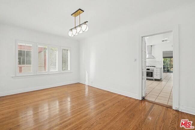 Building Photo - 10543 Almayo Ave