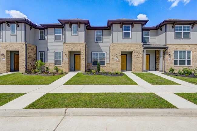 Building Photo - 11914 Carvalho Dr