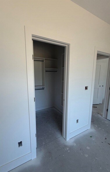 Building Photo - 1010 N Kansas St