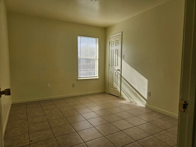 Building Photo - 3015 Cantabrian Dr