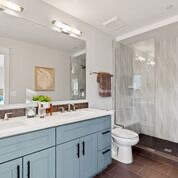 Mast Bath w/ Quartz - 1919 Ford St