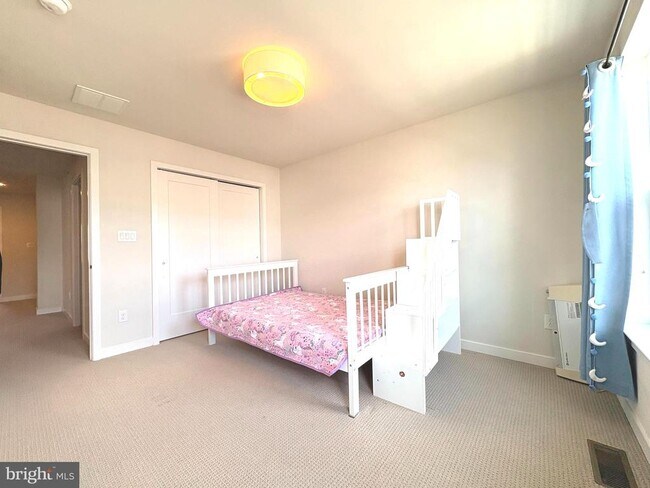 Building Photo - 113 Wynstone Ct