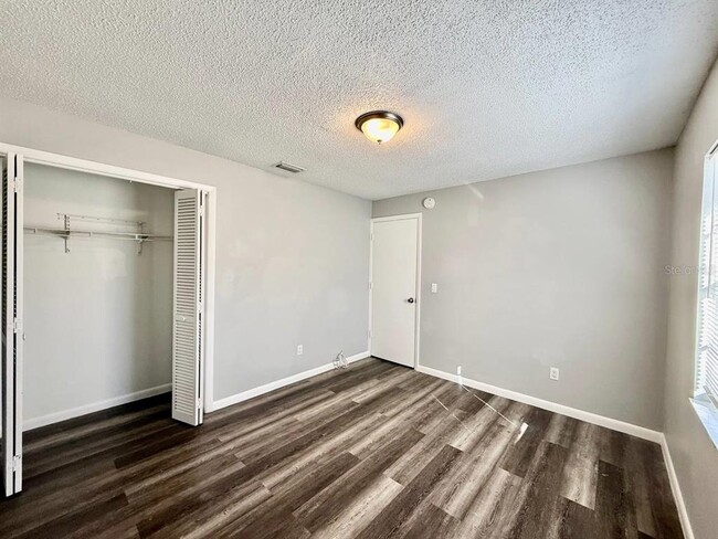 Building Photo - 4223 Summerdale Dr