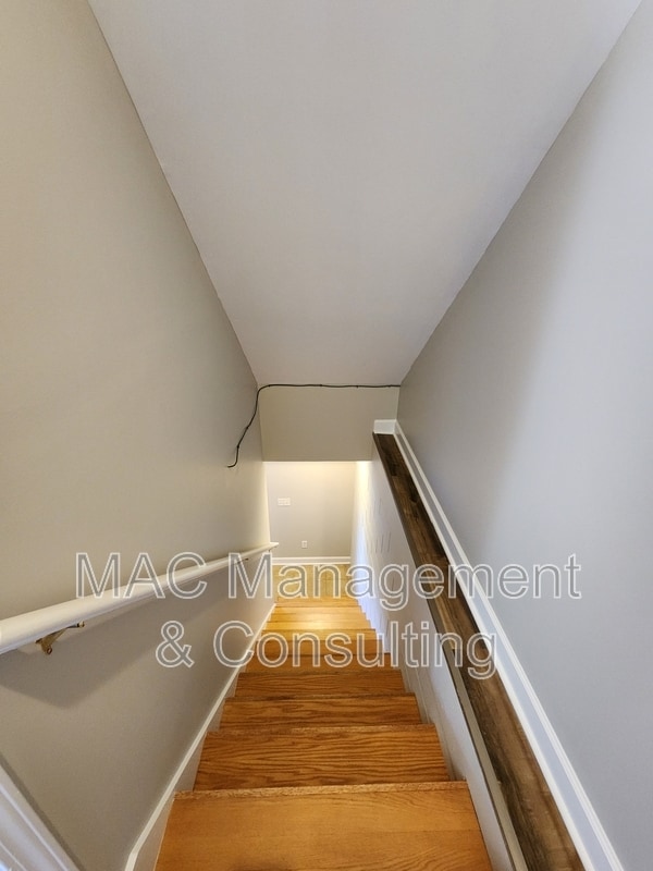 Building Photo - 1028 Nottingham Dr