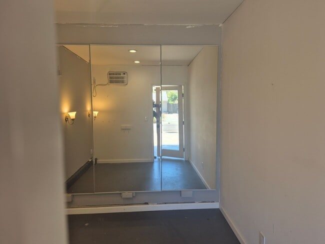 Building Photo - 3 Bedroom Orangevale Home