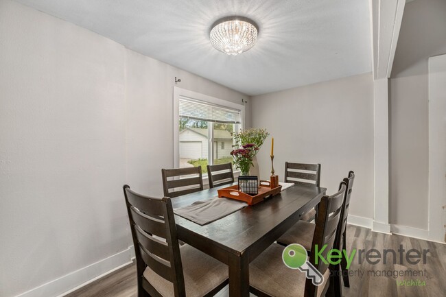 Building Photo - Delano District | Renovated 3 Bedroom 3 Ba...