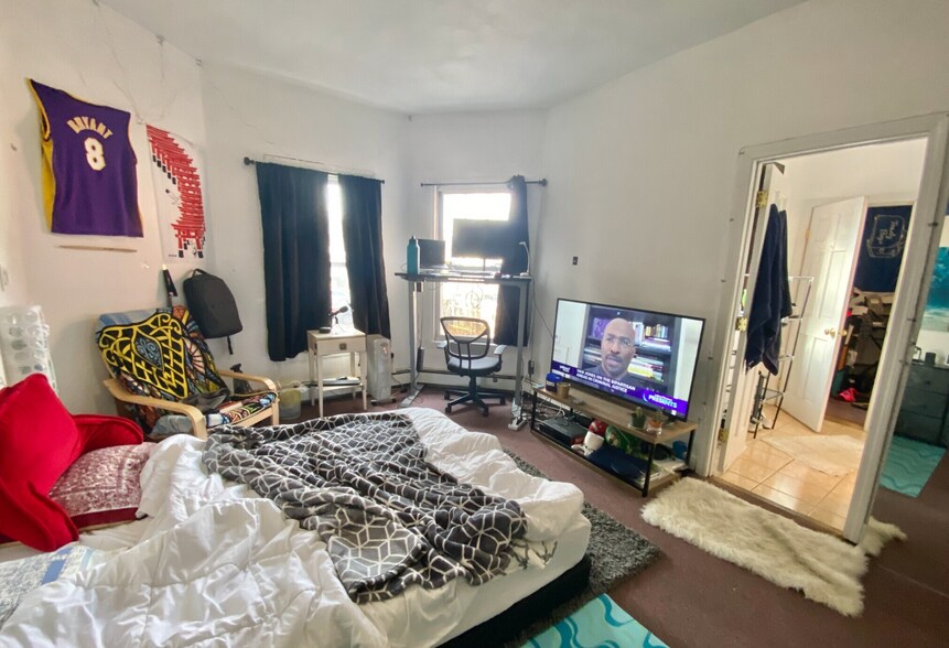 Building Photo - 526 Harvard St