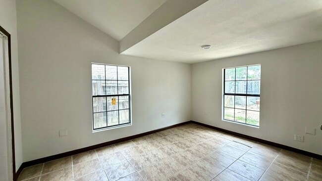 Building Photo - 1419 Reagan Dr