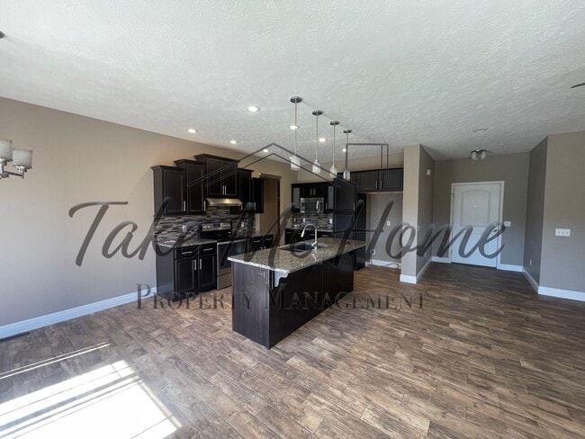 Building Photo - 4 Bedroom home in Springfield school district!