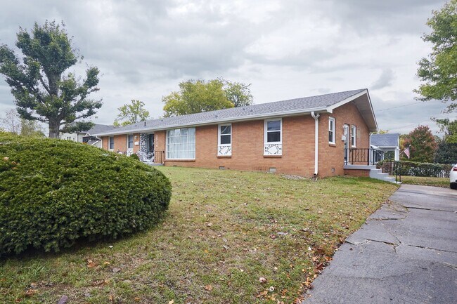 Building Photo - NOW AVAILABLE!!** Beautiful One-Bedroom at...
