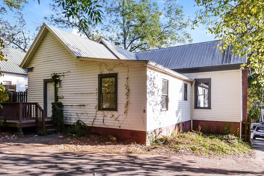 Building Photo - 114 E Broad St