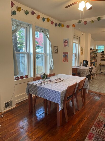 dining room leading into the large kitchen - 5008 Beaumont Avenue