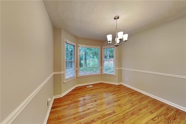 Building Photo - 501 Brooksdale Dr
