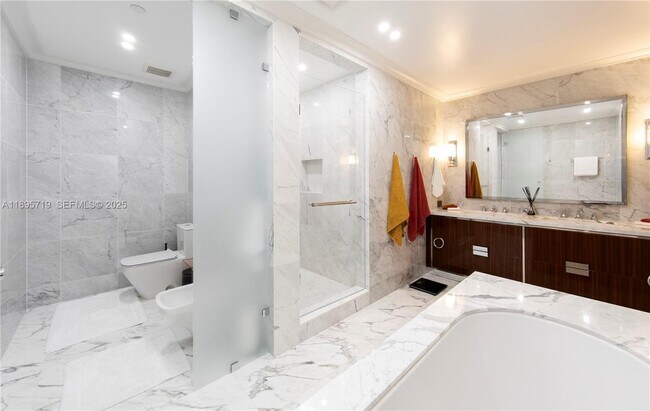 Building Photo - 15701 Collins Ave