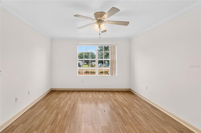 Building Photo - 2204 Fan Palm Dr