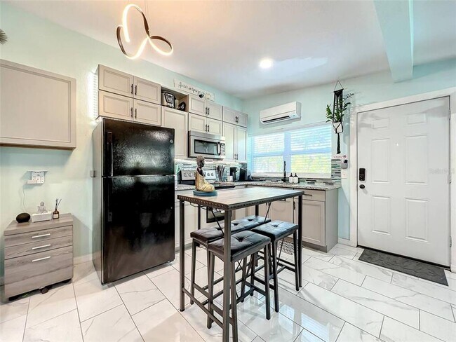 Building Photo - 1245 Catalpa Ln