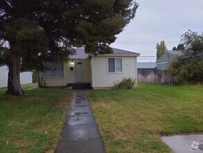 Building Photo - FREE JUNE RENT w/ One Year Lease