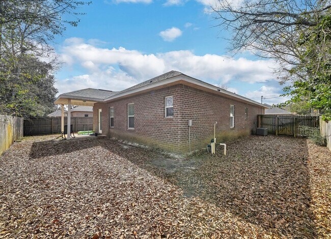 Building Photo - AVAILABLE NOV IN MARY ESTHER!
