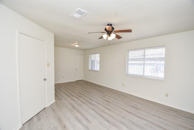 Building Photo - 4018 Bassingham Dr