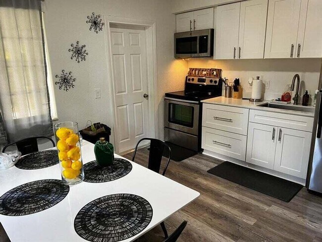 Building Photo - 538 SW 7th St