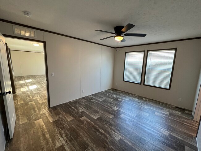 Building Photo - 38140 Ducharme Dr